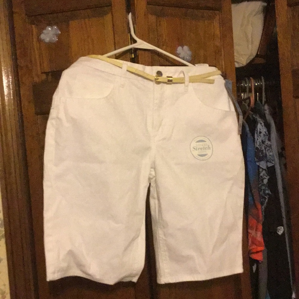 ✨3 FOR $10 SALE ITEM✨ Riders By Lee Bermuda Shorts